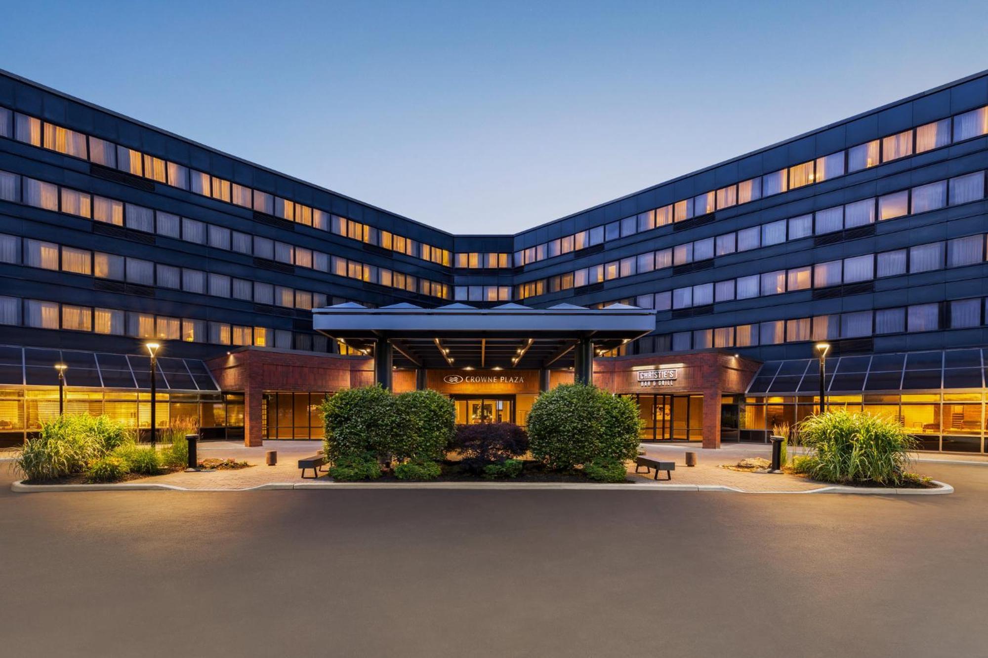 Crowne Plaza Edison By Ihg Hotel Екстериор снимка